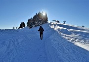 68 Salendo al dosso d'arrivo della seggiovia del Torcola Soliva da anni in disuso purtroppo